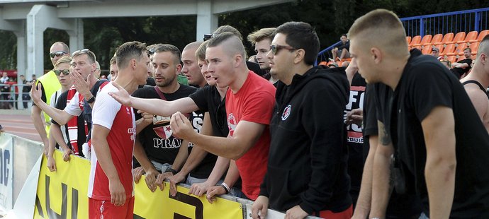 Po nečekané prohře 1:3 s Levadií Tallinn měli slávisté svým fanouškům co vysvětlovat