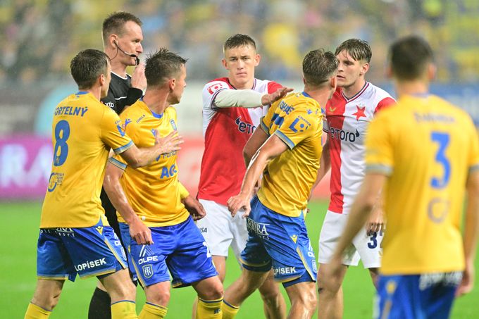 ONLINE: Teplice - Slavia 0:2. Sešívaní se uklidňují druhým gólem po vlastňáku Vientiesse ONLINE: Teplice - Slavia 0:2. Sešívaní se uklidňují druhým gólem po vlastňáku Vientiesse