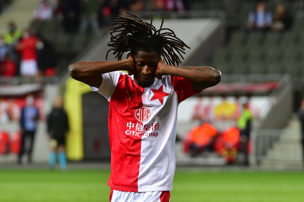 Peter Olayinka slaví první gól Slavie