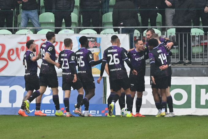 Karviná - Slavia 1:3. Bořil rozhodl o výhře hostů, Douděra musel střídat Karviná - Slavia 1:3. Bořil rozhodl o výhře hostů, Douděra musel střídat