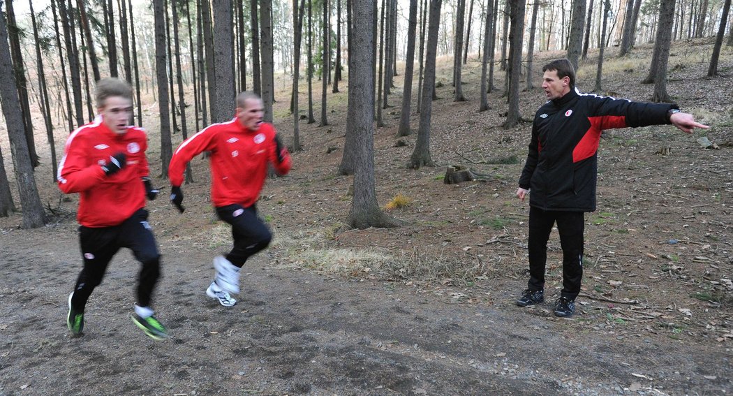 A makejte! Své hráče kouč Slavie rozhodně nešetřil