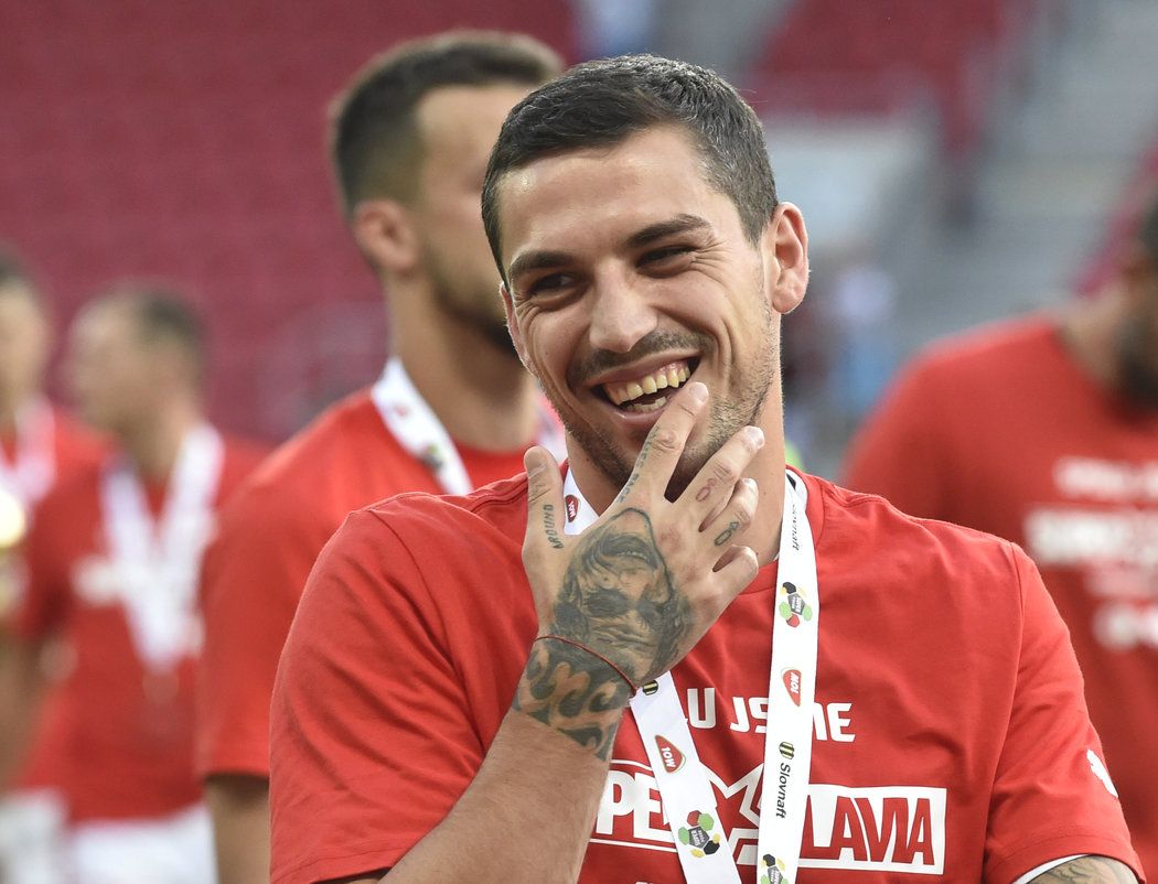 Nicolae Stanciu s první &#34;sešívanou&#34; medailí