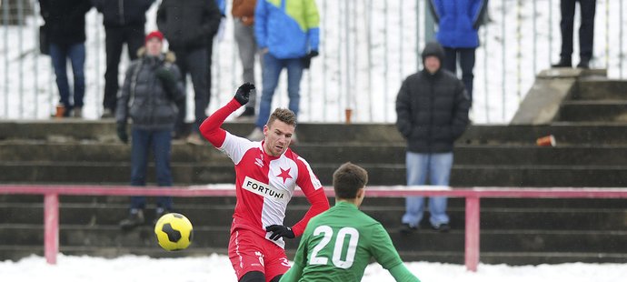 Muris Mešanovič se snaží překonat ústeckého brankáře Zdeňka Zachardu