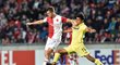  Zleva Tomáš Necid ze Slavie a Rodrigo Hernández z Villarrealu