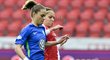 Zleva Ewa Pajorová z Wolfsburgu a Diana Bartovičová ze Slavie