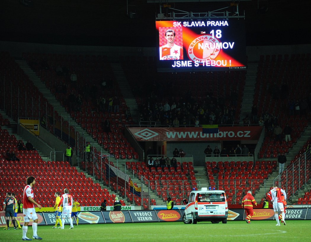 Svou podporu dali Slávisté najevo na světelné tabuli