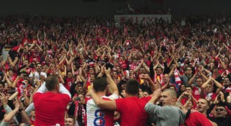 UNIKÁTNÍ VIDEO: Slavia ovládla derby a Eden se stal pravým rájem