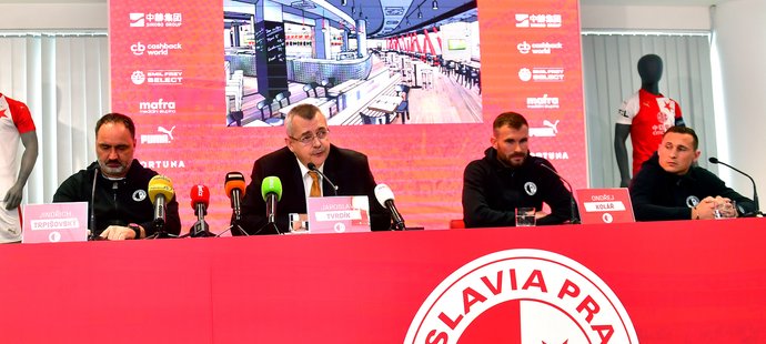 Na tiskové konferenci Slavie vystoupili předseda představenstva Jaroslav Tvrdík, trenér Jindřich Trpišovský a hráči Ondřej Kolář a Jan Bořil