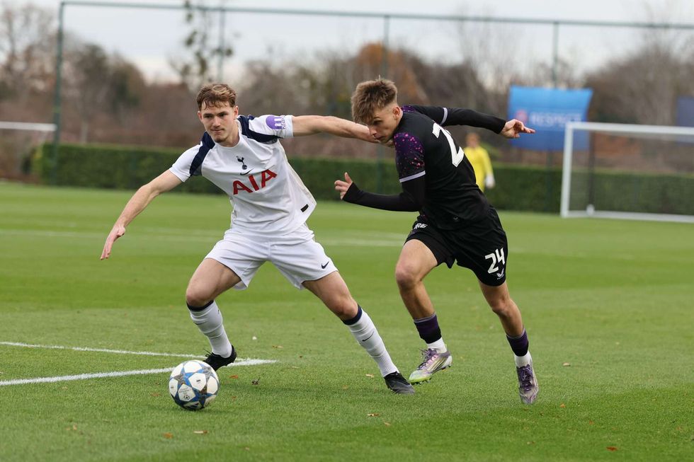 Destrukce slávistických mladíků 1:9. Kinský v publiku, Tottenham se dvěma hattricky Destrukce slávistických mladíků 1:9. Kinský v publiku, Tottenham se dvěma hattricky