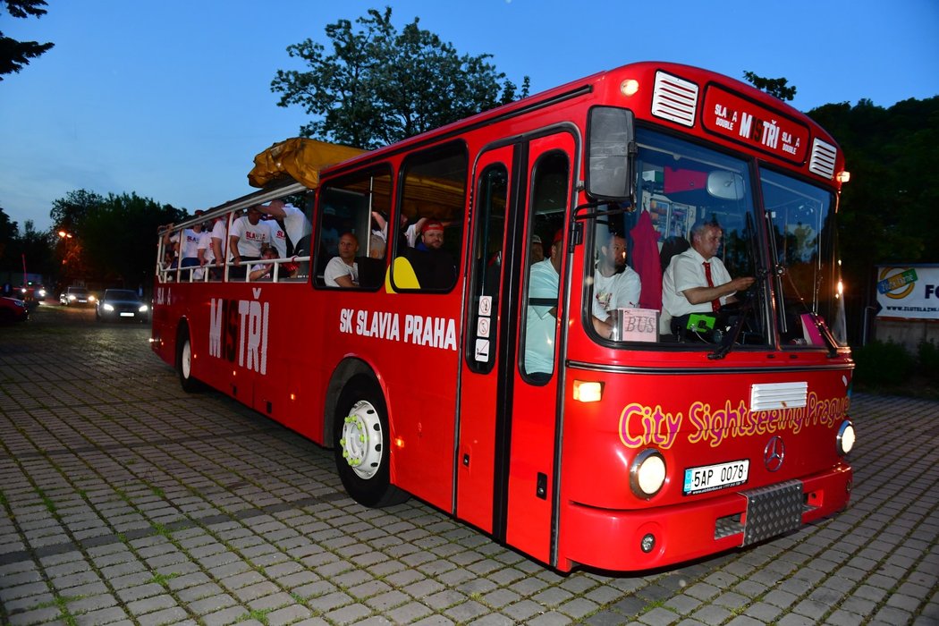 Slávisté po konci oficiální části zamířili slavit na soukromou akci