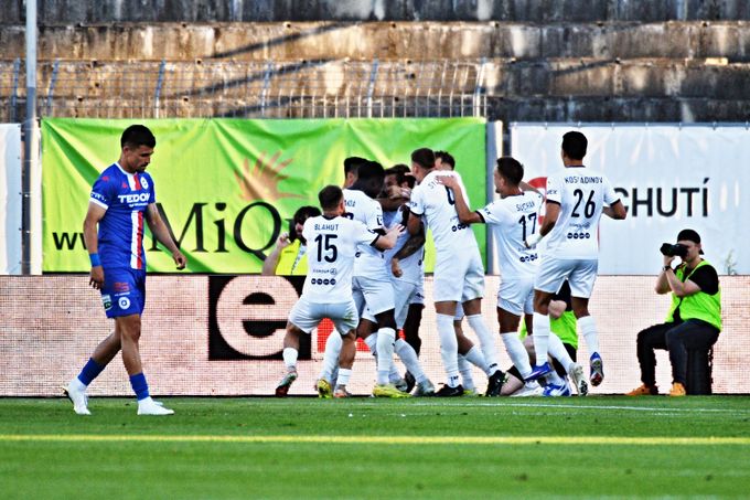 ONLINE: Artis - Slovácko 1:4. Hosté blízko záchraně! Blahút přidal čtvrtý gól ONLINE: Artis - Slovácko 1:4. Hosté blízko záchraně! Blahút přidal čtvrtý gól