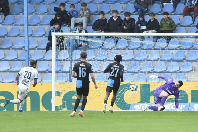 ONLINE: Liberec - Slovácko 0:1. Další prohra Baníku, Artis překvapil Hradec. Plzeň slaví ONLINE: Liberec - Slovácko 0:1. Další prohra Baníku, Artis překvapil Hradec. Plzeň slaví