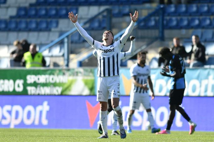 ONLINE: Slovácko slaví první výhru, i v oslabení překvapilo Liberec. Teplice - Sigma 0:1 ONLINE: Slovácko slaví první výhru, i v oslabení překvapilo Liberec. Teplice - Sigma 0:1
