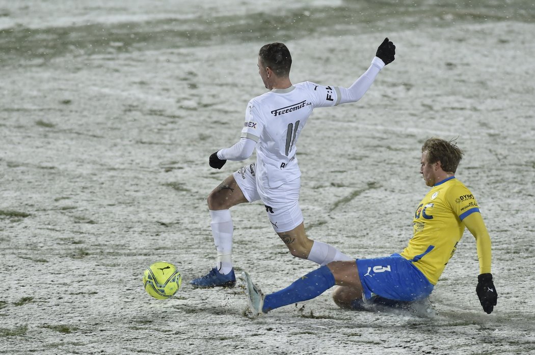 Zápas Slovácko Teplice na sněhu