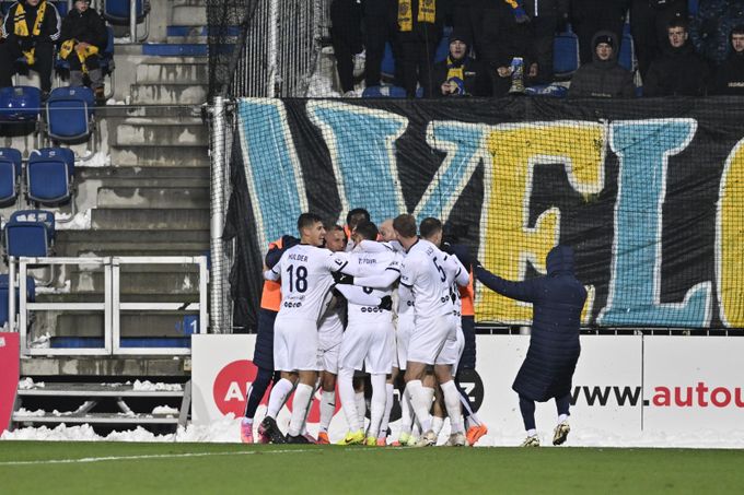 ONLINE: Slovácko - Zlín 2:0. Kim únikem z půlky zvýšil, Baník průběžně poslední ONLINE: Slovácko - Zlín 2:0. Kim únikem z půlky zvýšil, Baník průběžně poslední