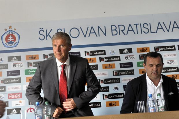 Jozef Chovanec na tiskové konferenci Slovanu Bratislava, který ho angažoval jako nového kouče Jozef Chovanec na tiskové konferenci Slovanu Bratislava, který ho angažoval jako nového kouče