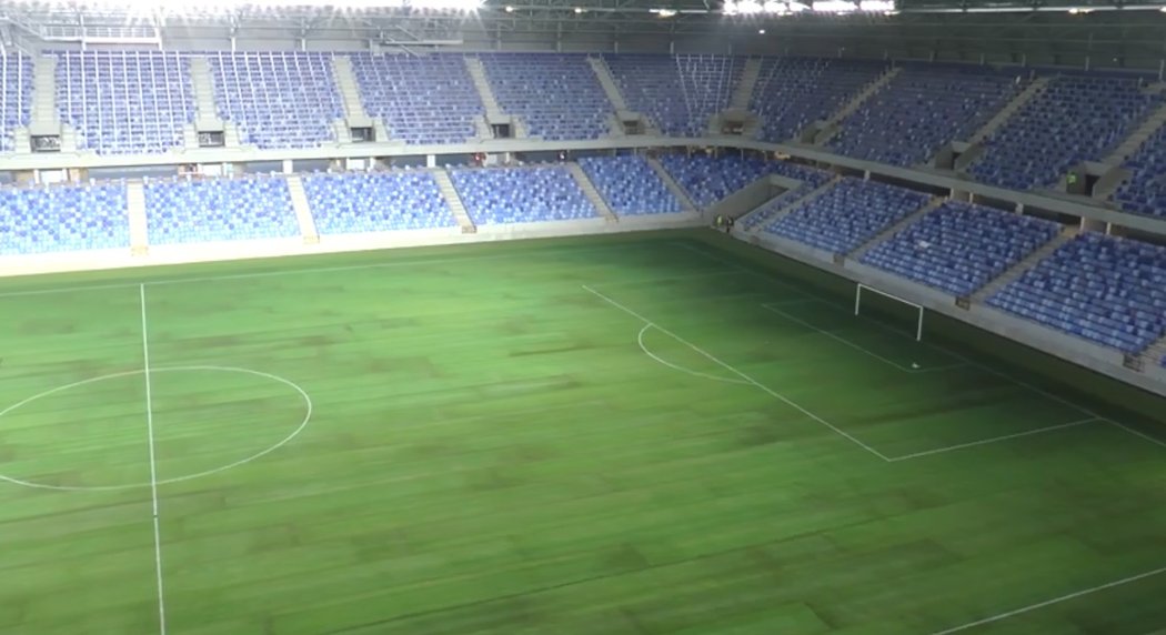 Na stadionu Tehelné pole už byl položen trávník z Nizozemska