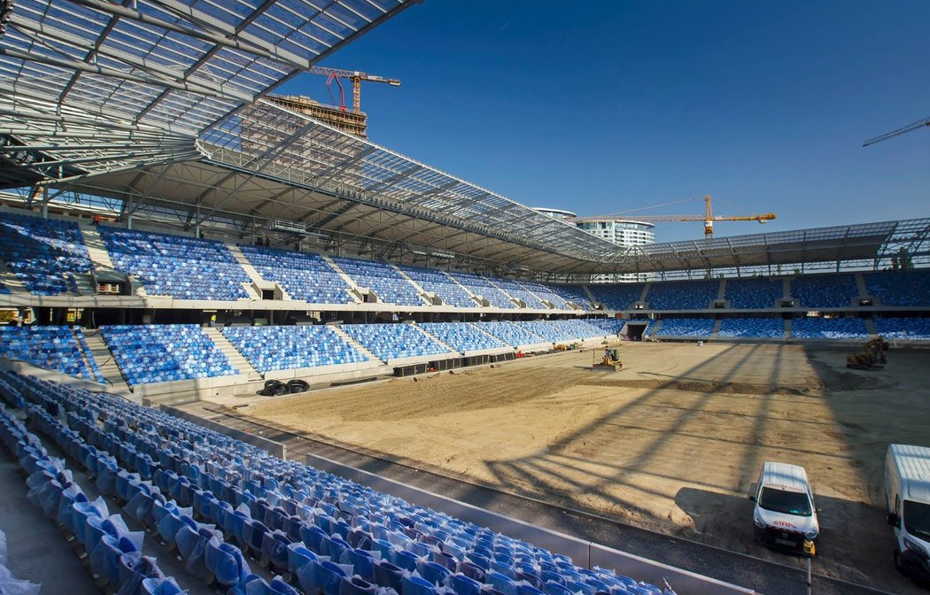 Stadion Tehelné pole ve výstavbě. Od demolice původního stadionu trvala výstavba pět let