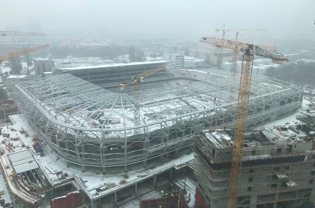 Stadion Tehelné pole ve výstavbě. Od demolice původního stadionu trvala výstavba pět let