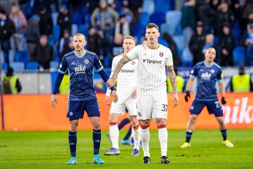 Trnavský Martin Škrtel během derby na Slovanu Bratislava