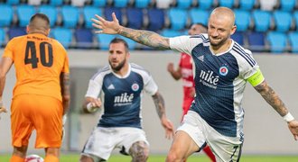 Weiss z penalt zařídil postup Slovanu. Trpaslík šokoval Ferencváros