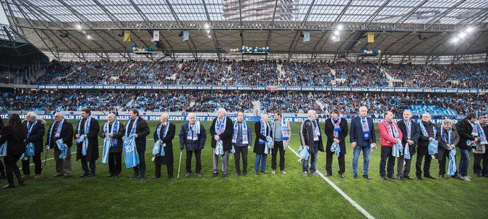 Slovan před zápasem ocenil na Tehelném poli klubové legendy minulosti