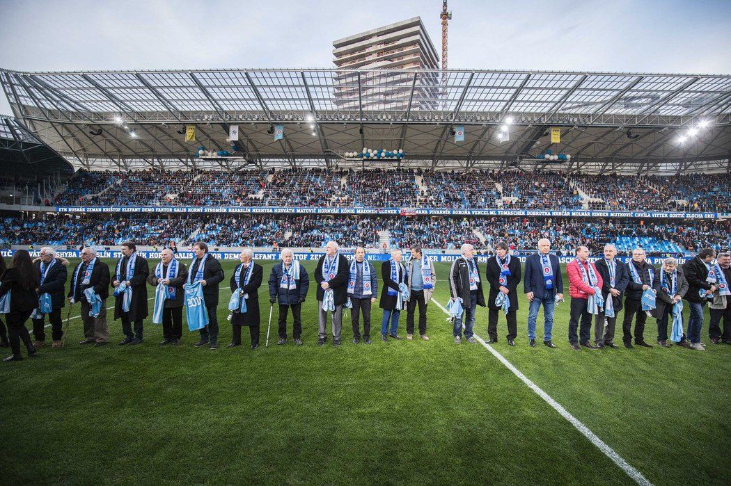 Slovan před zápasem ocenil na Tehelném poli klubové legendy minulosti