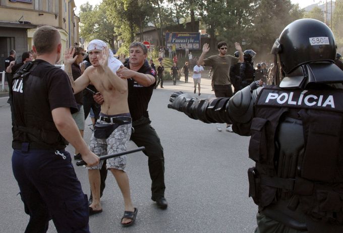 Policie v Žilině tvrdě zasáhla proti fanouškům Policie v Žilině tvrdě zasáhla proti fanouškům