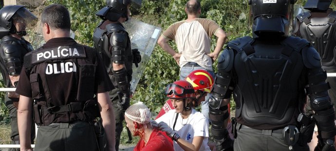 Na vše dohlíží policie.