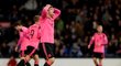 Skotští fotbalisté po jedné ze zahozených šancí v utkání se Slovinskem