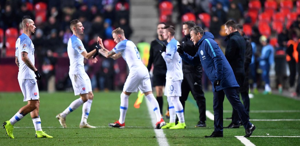 Slovenští fotbalisté budou 4. září v Lize národů v Bratislavě hostit český tým bez kapitána Marka Hamšíka