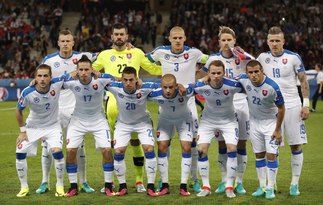 Slovenský tým před úvodním hvizdem zápasu se Slovenskem