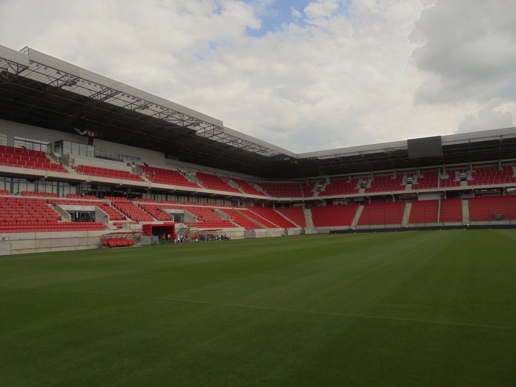 Unikátní stadion v Trnavě pro téměř dvacet tisíc lidí, který je součástí moderního nákupního centra