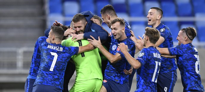 Slovensko si po dramatu zahraje o EURO. Čechy čeká ve skupině Srbsko, nebo Skotsko