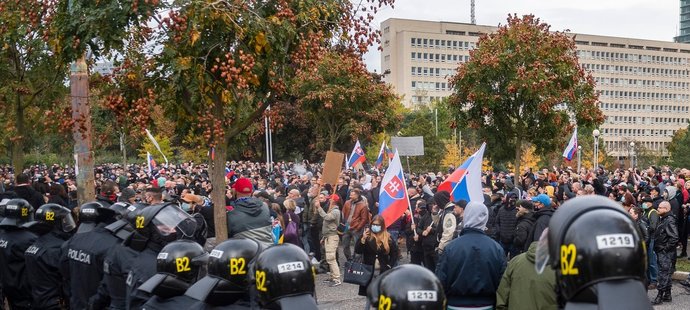 Slovenští fans protestovali před úřadem vlády