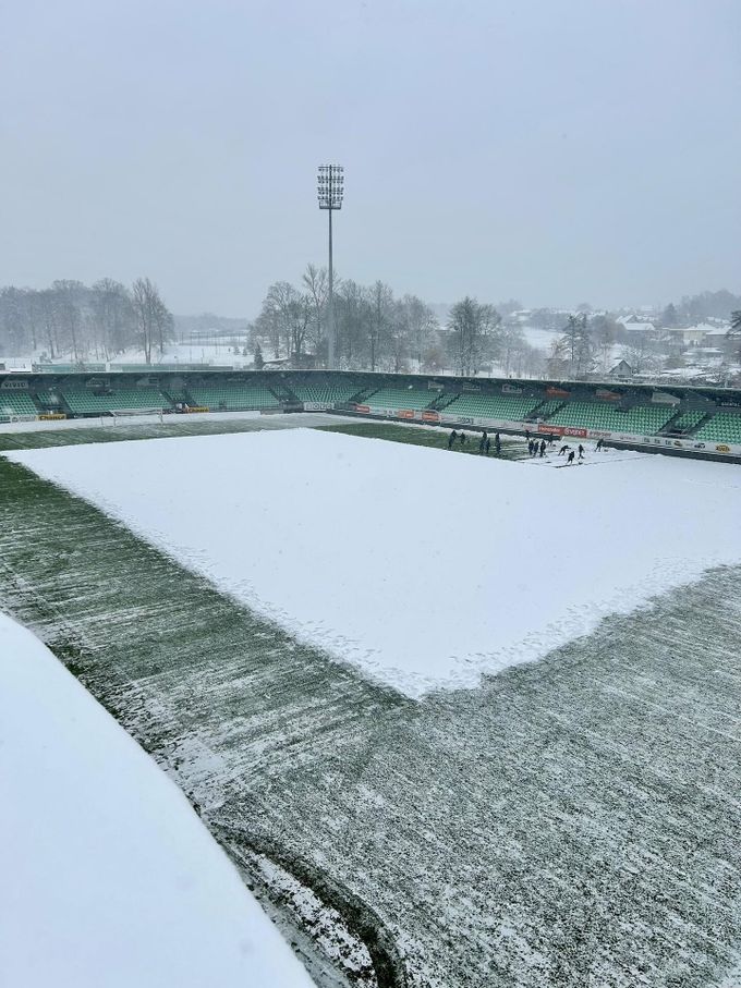 ONLINE: Karviná - Hradec Králové 0:1. Na odklizeném hřišti udeřil van Buren ONLINE: Karviná - Hradec Králové 0:1. Na odklizeném hřišti udeřil van Buren