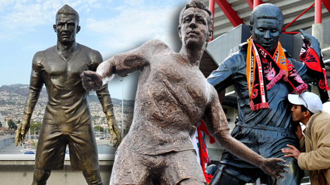 Sochy fotbalových velikánů: osahaný rozkrok na Ronaldově ostrově i pražský příspěvek Sochy fotbalových velikánů: osahaný rozkrok na Ronaldově ostrově i pražský příspěvek