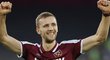 Tomáš Souček oslavuje pohárový postup West Hamu
