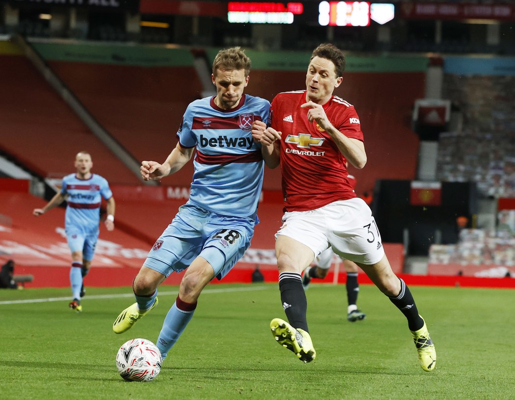 Tomáš Souček bojuje na Old Trafford