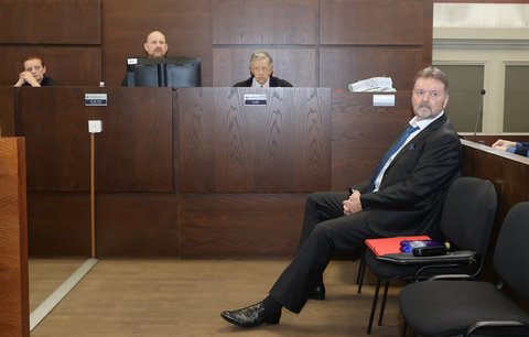 Roman Berbr na začátku druhého dne soudního procesu
