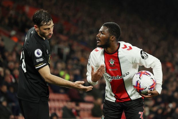 Ainsley Maitland-Niles zažil se Southamptonem sestup Ainsley Maitland-Niles zažil se Southamptonem sestup