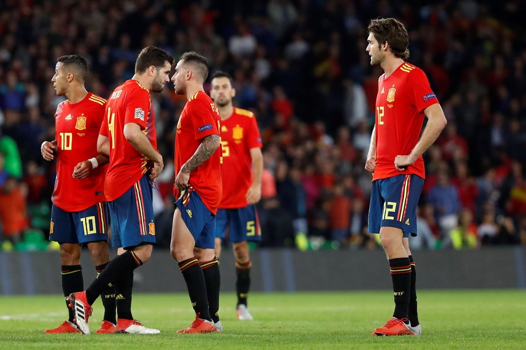 Trenér fotbalistů Španělska Luis Enrique po prohře 2:3 s Anglií v Lize národů litoval nepovedeného prvního poločasu, za který by podle něj hráči zasloužili zabít