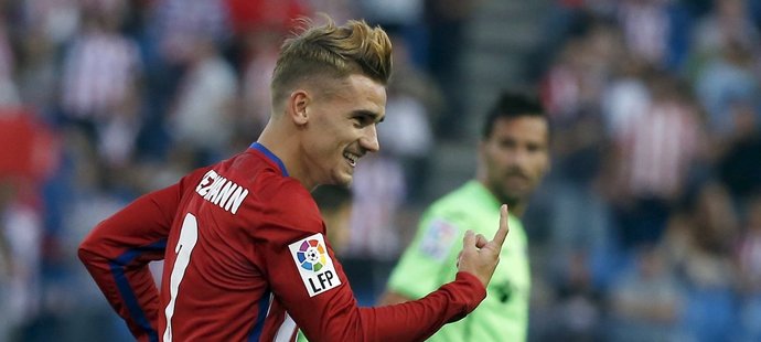 Antoine Griezmann slaví svůj gól do sítě Getafe ve španělské lize