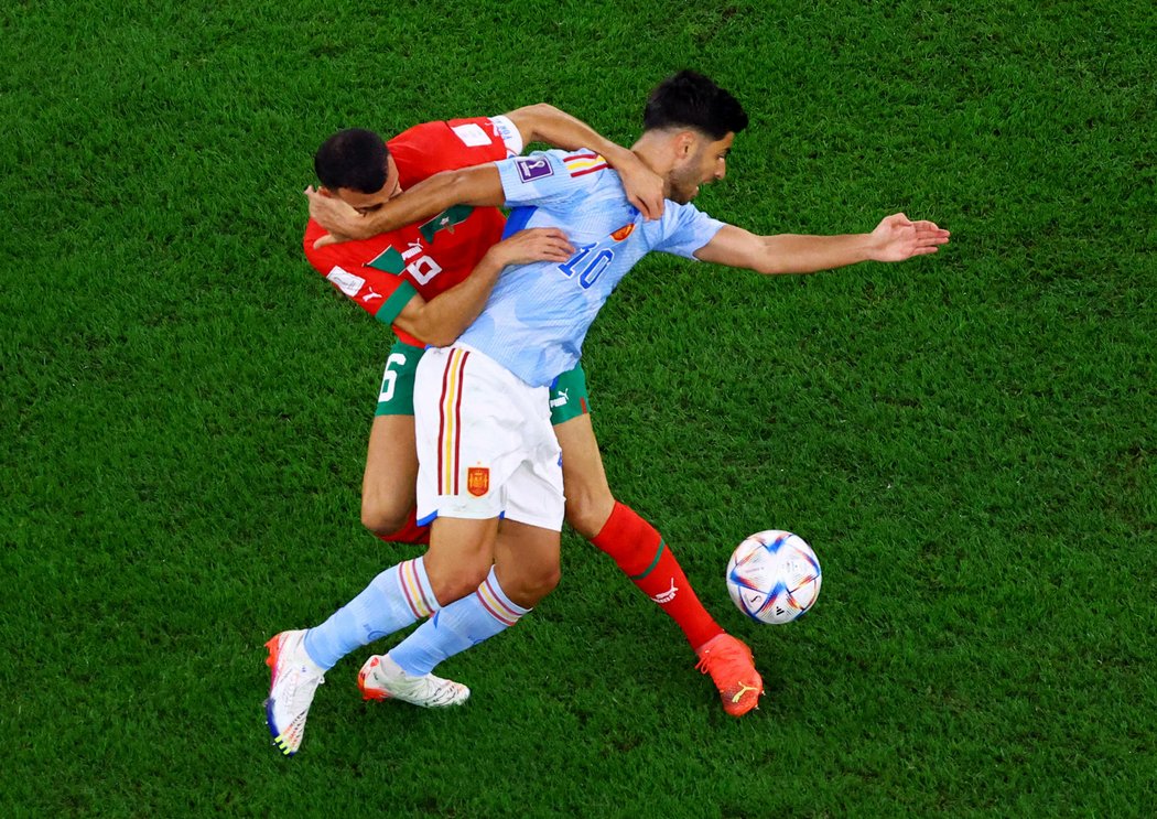 Marco Asensio proti obraně Maroka