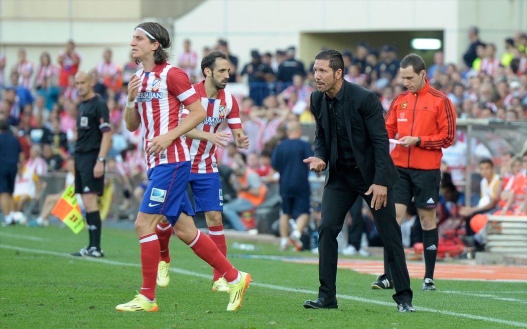 Je tam... není! Atlético Madrid už po obrovské šanci v nastavení začalo slavit titul, jenže zákrok gólmana soupeře ho o radost připravil