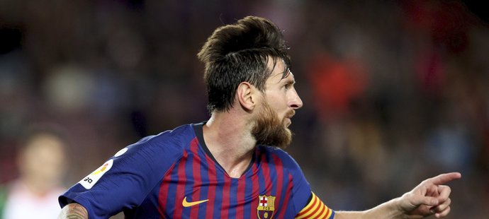Lionel Messi se raduje z trefy do sítě Alavese