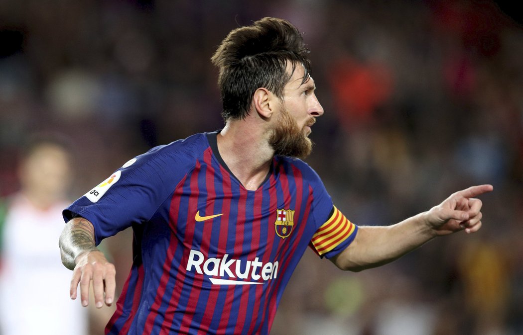 Lionel Messi se raduje z trefy do sítě Alavese