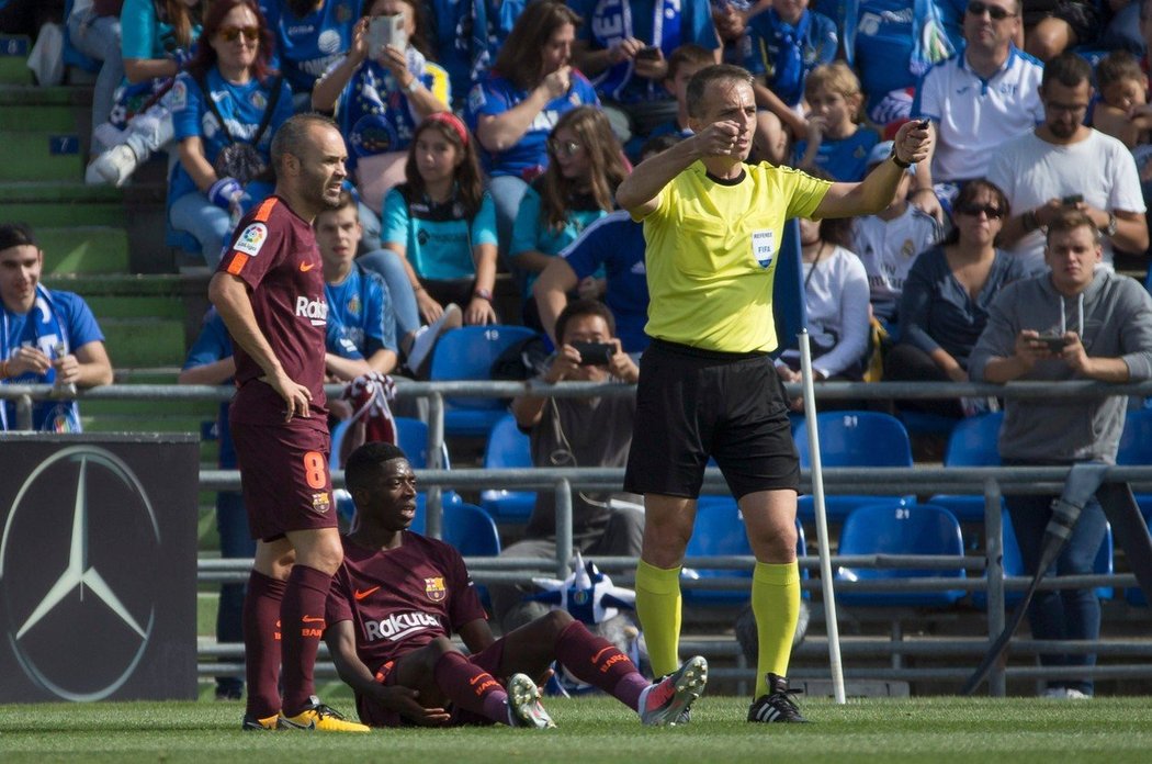 Nejdražší posila Barcelony Ousmane Dembélé se v utkání s Getafe vážně zranil a na delší dobu vypadl ze sestavy