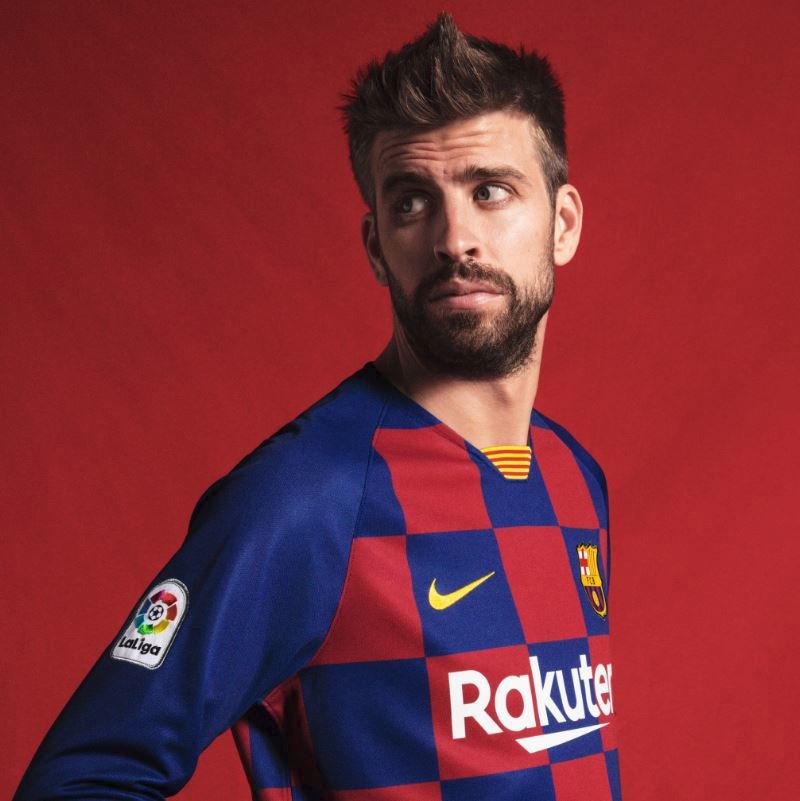 Gérard Piqué v novém dresu Barcelony