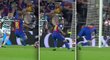 Jordi Alba zakopl o zem absolutně z dosahu soupeřů a spadl. Sudí k šoku všech zúčastněných odpískal penaltu pro Barcelonu...
